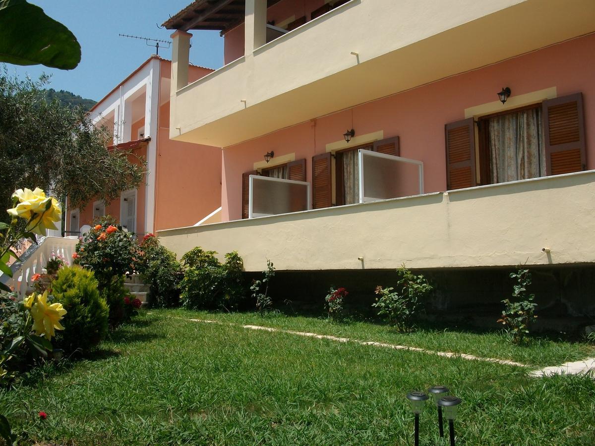 Roza'S Home And Studios Benitses  Zewnętrze zdjęcie